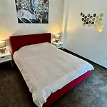 Central Deluxe 2 Rooms Apartment